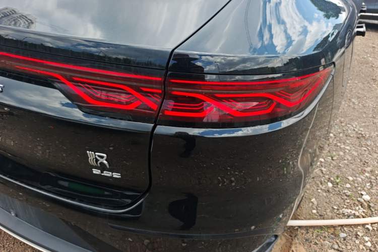 Used BYD Han 2024 EV Glory Edition 610 km All-Wheel Drive "Tian Shen Zhi Jia" Intelligent Driving Model Right Rear Taillight