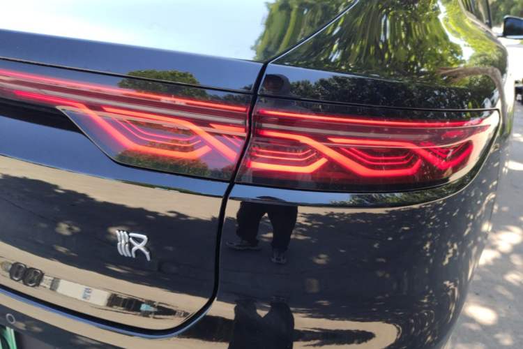 Used BYD Han 2024 EV Glory Edition 605KM Front-Wheel-Drive Premium Model Right Rear Taillight