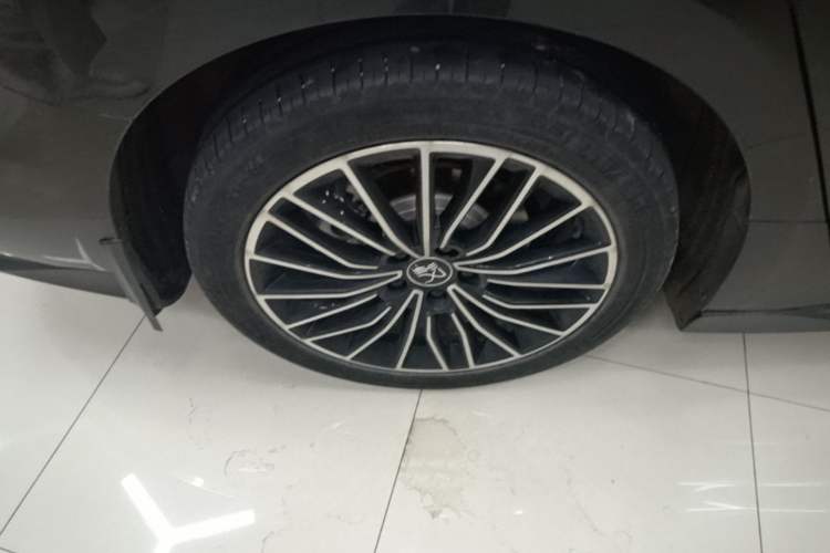 Used BYD Han 2024 EV Glory Edition 506KM Front-Wheel-Drive Premium Model Right Rear Wheel Hub