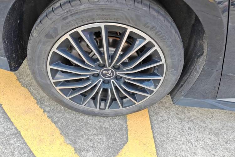 Used BYD Han 2024 DM-i Glory Edition 121KM Premium Model Right Rear Wheel Hub