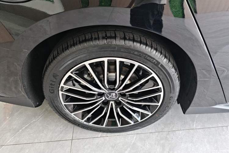Used BYD Han 2024 EV Glory Edition 506KM Front-Wheel-Drive Premium Model Right Rear Wheel Hub