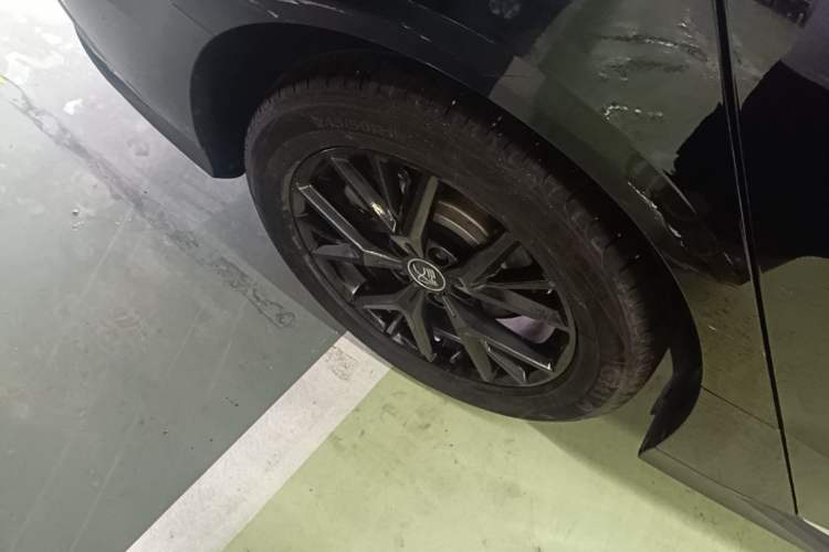 Used BYD Han 2024 DM-i Glory Edition 121KM Elite Model Right Rear Wheel Hub