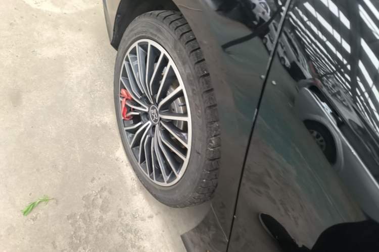 Used BYD Han 2024 DM-i Glory Edition 121KM Prestige Model Right Rear Wheel Hub
