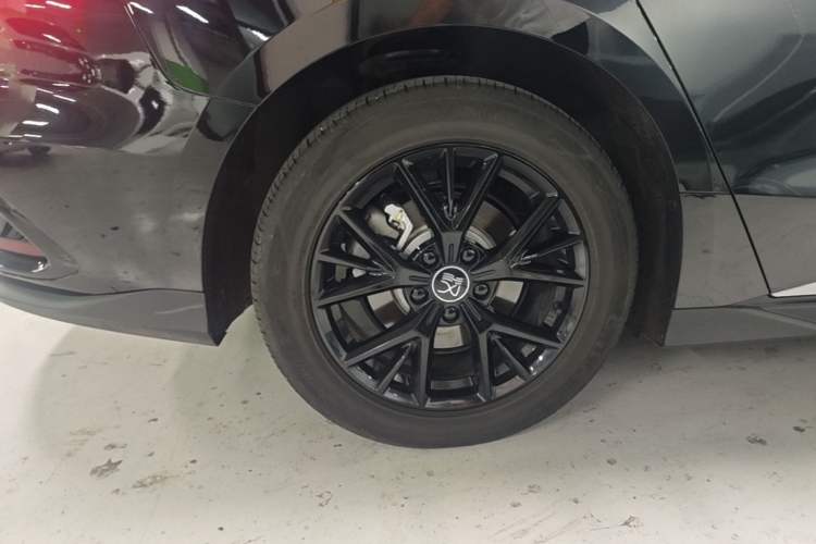 Used BYD Han 2024 DM-i Glory Edition 121KM Prestige Model Right Rear Wheel Hub