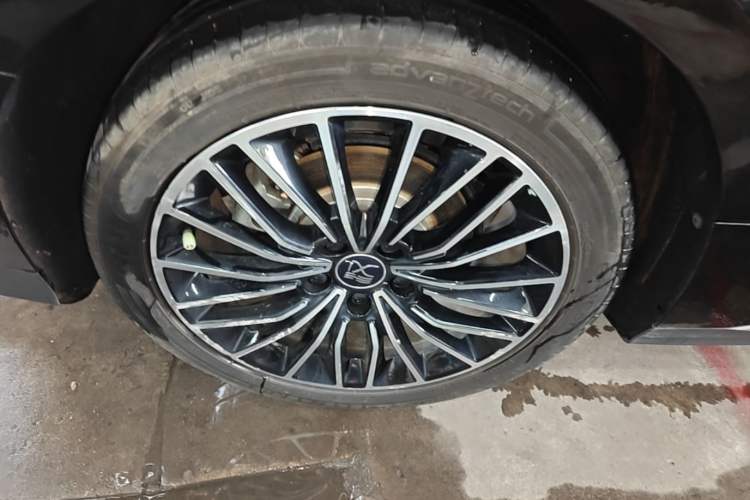 Used BYD Han 2024 EV Glory Edition 506KM Front-Wheel-Drive Premium Model Right Rear Wheel Hub