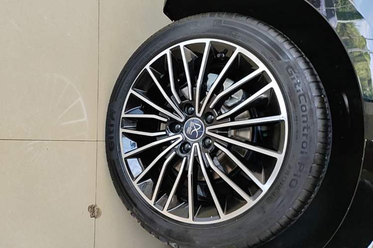 Used BYD Han 2024 EV Glory Edition 506KM Front-Wheel-Drive Premium Model Right Rear Wheel Hub