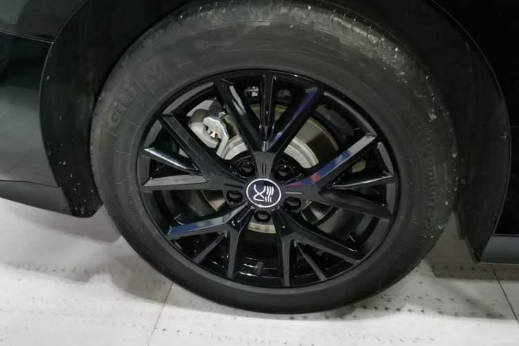Used BYD Han 2024 DM-i Glory Edition 121KM Prestige Model Right Rear Wheel Hub