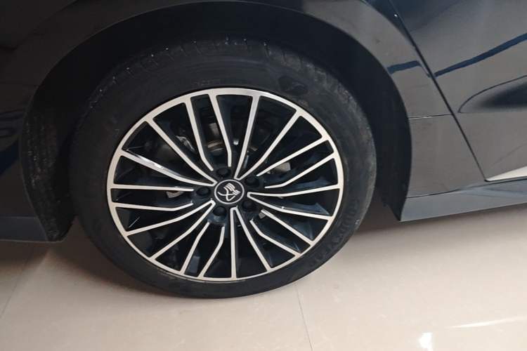 Used BYD Han 2024 DM-i Glory Edition 121KM Premium Model Right Rear Wheel Hub