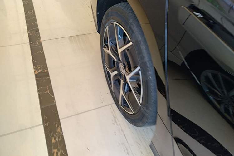 Used BYD Han 2024 EV Glory Edition 605KM Front-Wheel-Drive Premium Model Right Rear Wheel Hub