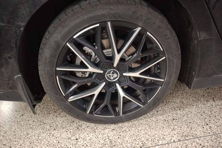 Used BYD Han 2024 EV Glory Edition 610 km All-Wheel Drive "Tian Shen Zhi Jia" Intelligent Driving Model Right Rear Wheel Hub
