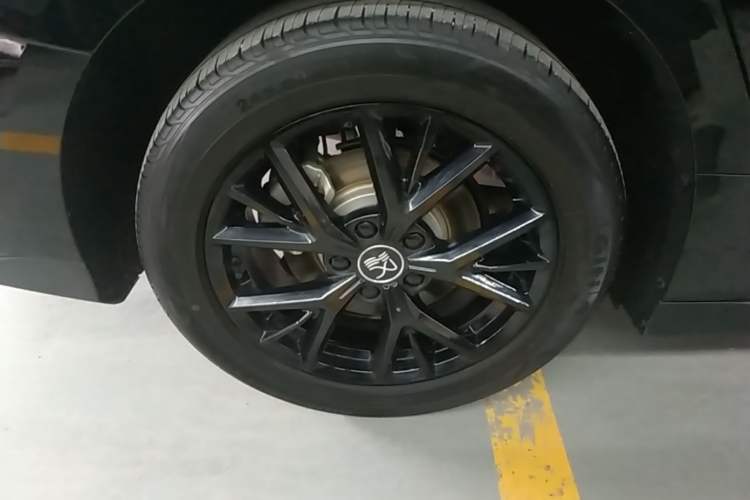 Used BYD Han 2024 DM-i Glory Edition 121KM Prestige Model Right Rear Wheel Hub