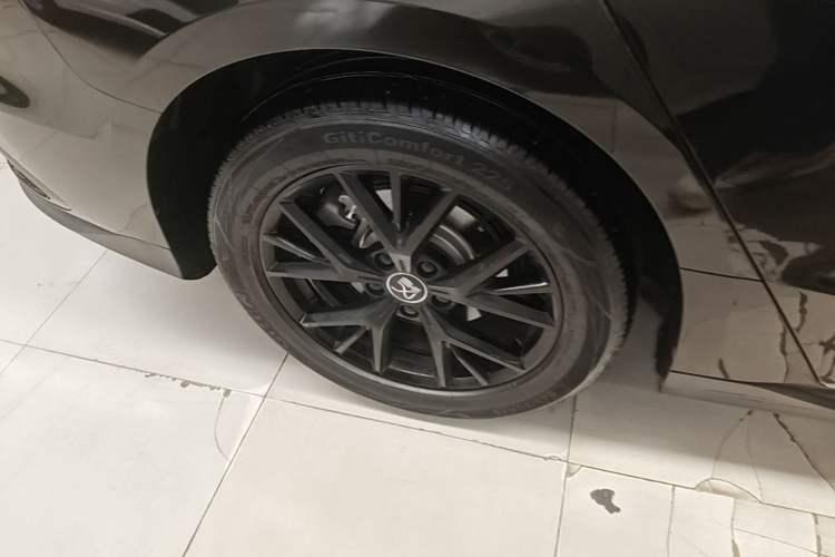 Used BYD Han 2024 DM-i Glory Edition 121KM Elite Model Right Rear Wheel Hub