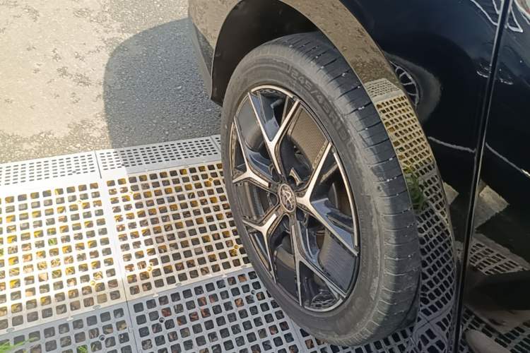Used BYD Han 2024 EV Glory Edition 605KM Front-Wheel-Drive Premium Model Right Rear Wheel Hub