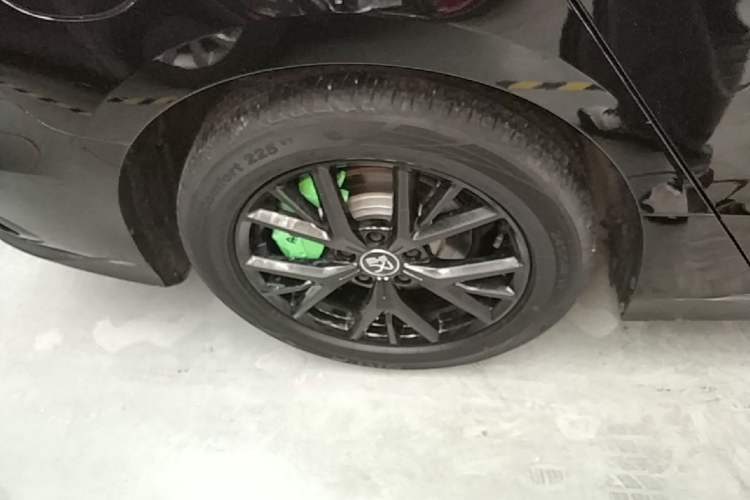 Used BYD Han 2024 DM-i Glory Edition 121KM Elite Model Right Rear Wheel Hub