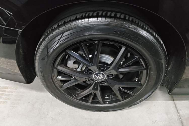 Used BYD Han 2024 DM-i Glory Edition 121KM Prestige Model Right Rear Wheel Hub