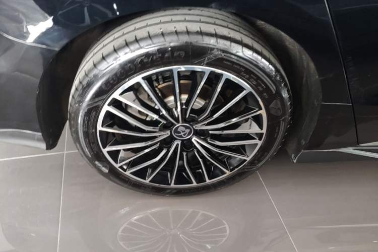 Used BYD Han 2024 DM-i Glory Edition 121KM Premium Model Right Rear Wheel Hub