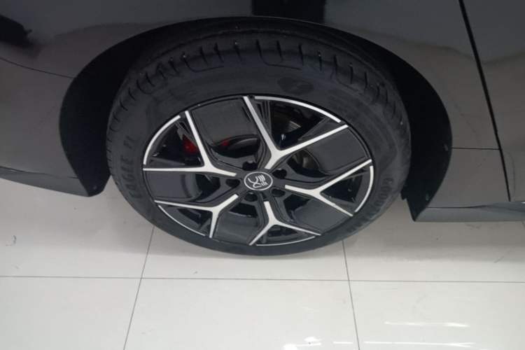 Used BYD Han 2024 DM-i Glory Edition 200KM Flagship Model Right Rear Wheel Hub
