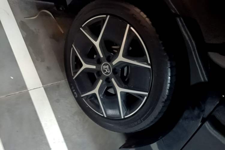 Used BYD Han 2024 EV Glory Edition 605KM Front-Wheel-Drive Premium Model Right Rear Wheel Hub