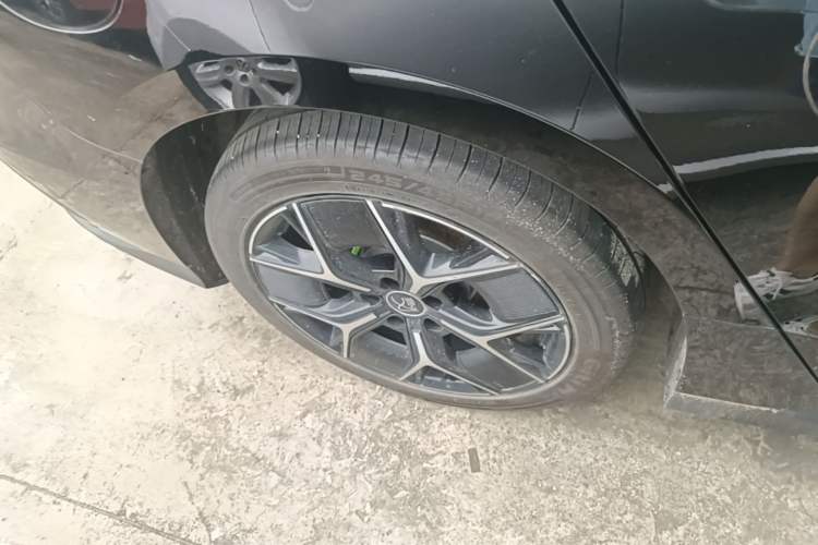 Used BYD Han 2024 EV Glory Edition 605KM Front-Wheel-Drive Premium Model Right Rear Wheel Hub
