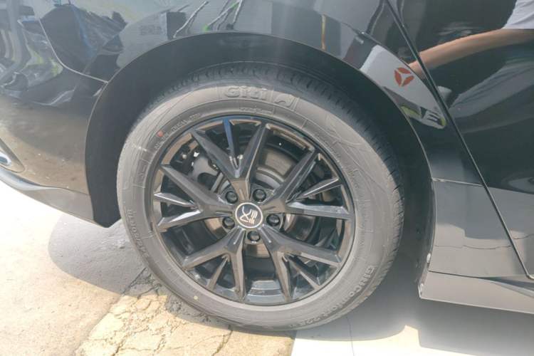 Used BYD Han 2024 DM-i Glory Edition 121KM Prestige Model Right Rear Wheel Hub