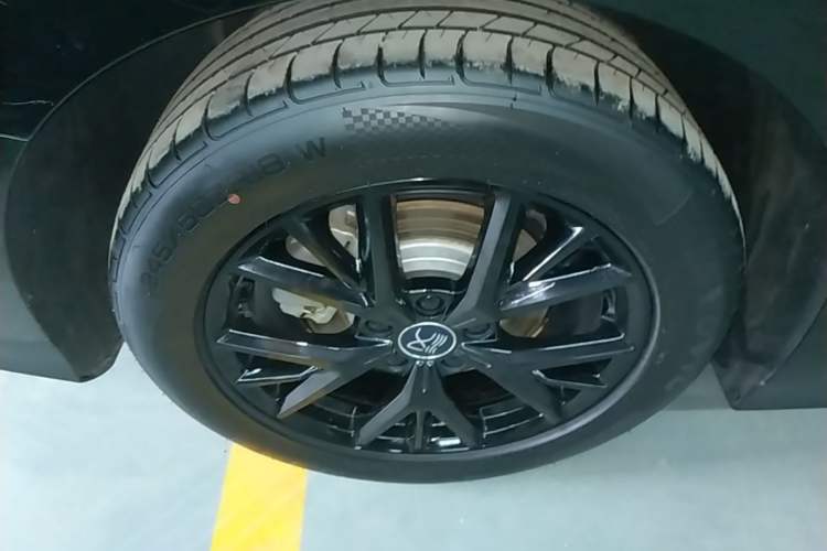Used BYD Han 2024 DM-i Glory Edition 121KM Prestige Model Right Rear Wheel Hub