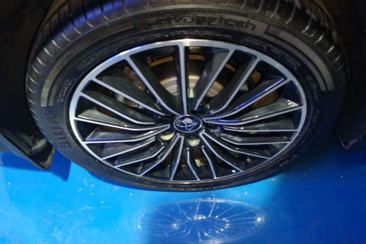 Used BYD Han 2024 EV Glory Edition 506KM Front-Wheel-Drive Premium Model Right Rear Wheel Hub
