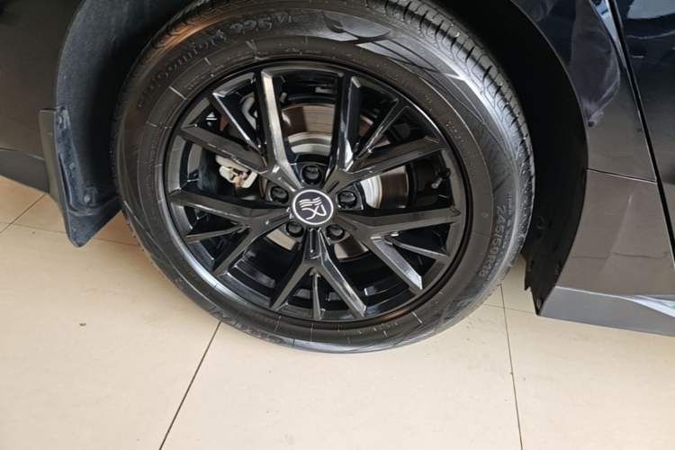Used BYD Han 2024 DM-i Glory Edition 121KM Elite Model Right Rear Wheel Hub