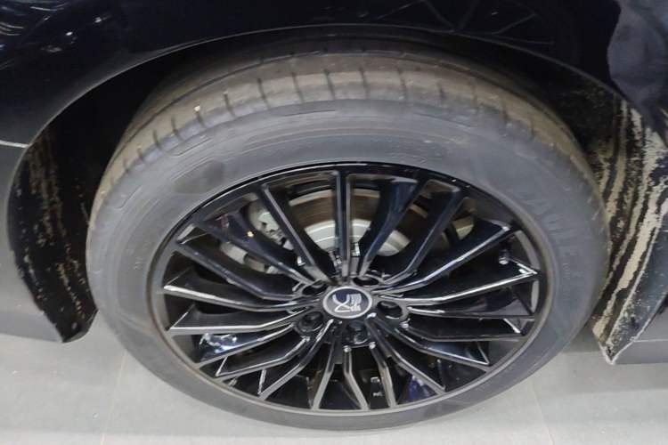 Used BYD Han 2024 DM-i Glory Edition 121KM Prestige Model Right Rear Wheel Hub