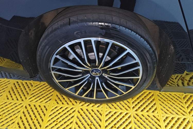 Used BYD Han 2024 EV Glory Edition 506KM Front-Wheel-Drive Premium Model Right Rear Wheel Hub