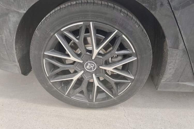 Used BYD Han 2024 EV Glory Edition 506KM Front-Wheel-Drive Premium Model Right Rear Wheel Hub