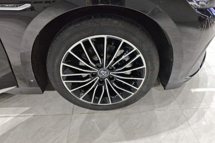 Used BYD Han 2024 EV Glory Edition 506KM Front-Wheel-Drive Premium Model Right Rear Wheel Hub