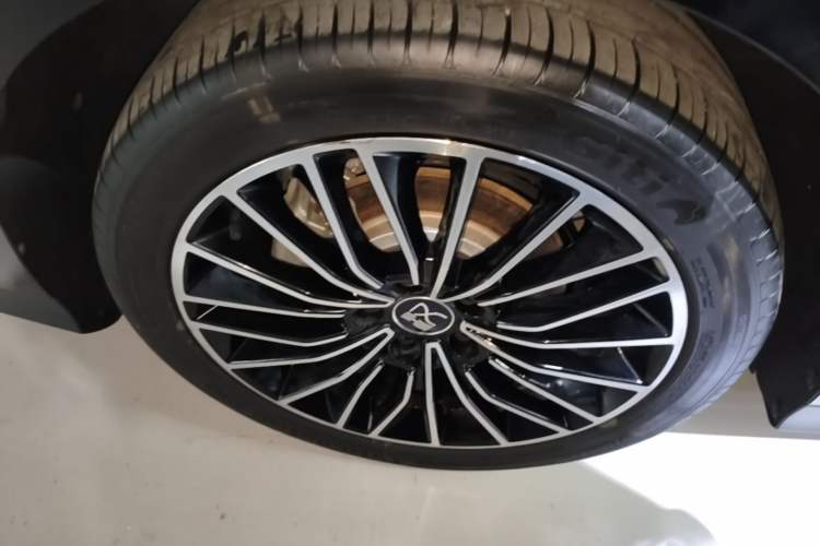 Used BYD Han 2024 EV Glory Edition 506KM Front-Wheel-Drive Premium Model Right Rear Wheel Hub