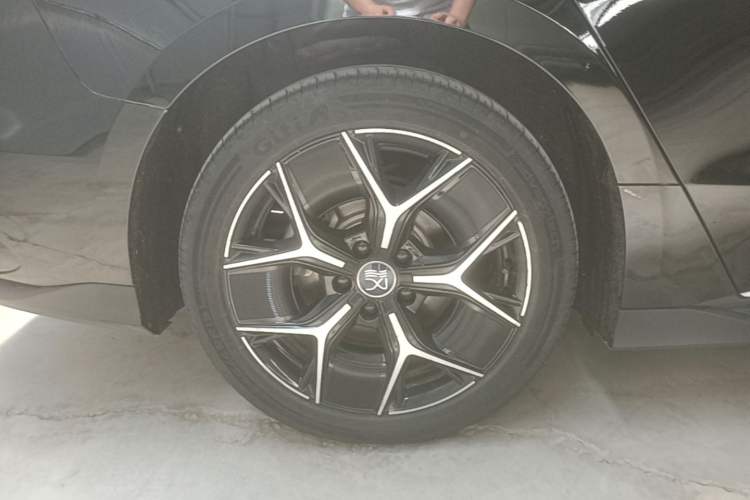 Used BYD Han 2024 EV Glory Edition 605KM Front-Wheel-Drive Premium Model Right Rear Wheel Hub