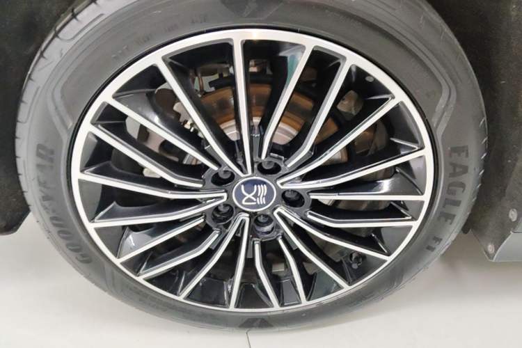 Used BYD Han 2024 DM-i Glory Edition 121KM Prestige Model Right Rear Wheel Hub