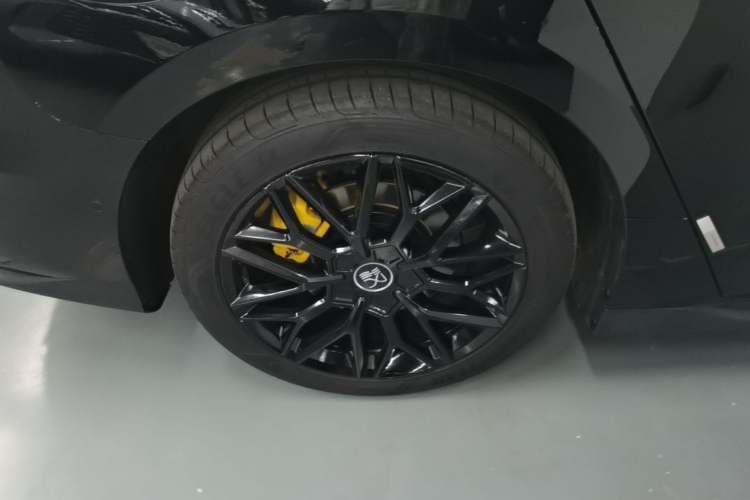 Used BYD Han 2024 DM-p War God Edition Right Rear Wheel Hub