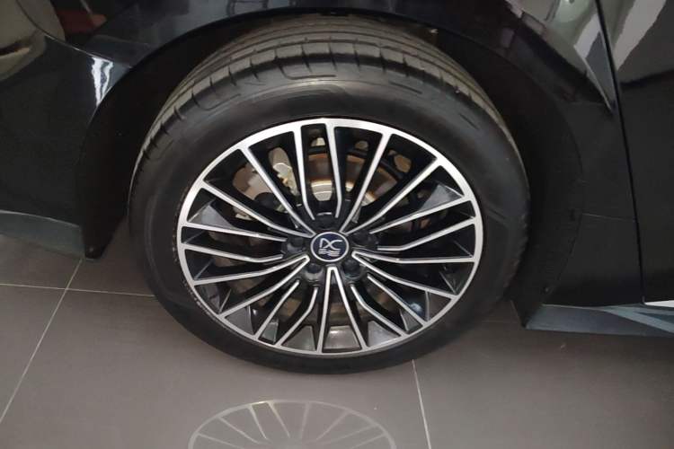 Used BYD Han 2024 DM-i Glory Edition 121KM Premium Model Right Rear Wheel Hub