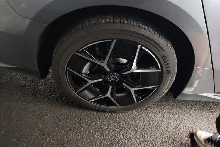 Used BYD Han 2024 EV Glory Edition 605KM Front-Wheel-Drive Premium Model Right Rear Wheel Hub