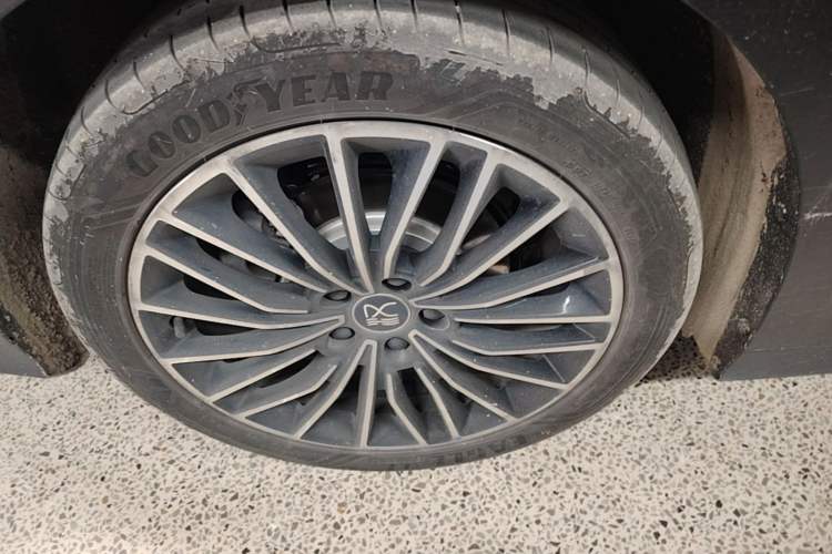 Used BYD Han 2024 DM-i Glory Edition 121KM Premium Model Right Rear Wheel Hub