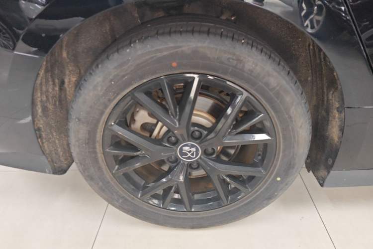 Used BYD Han 2024 DM-i Glory Edition 121KM Prestige Model Right Rear Wheel Hub
