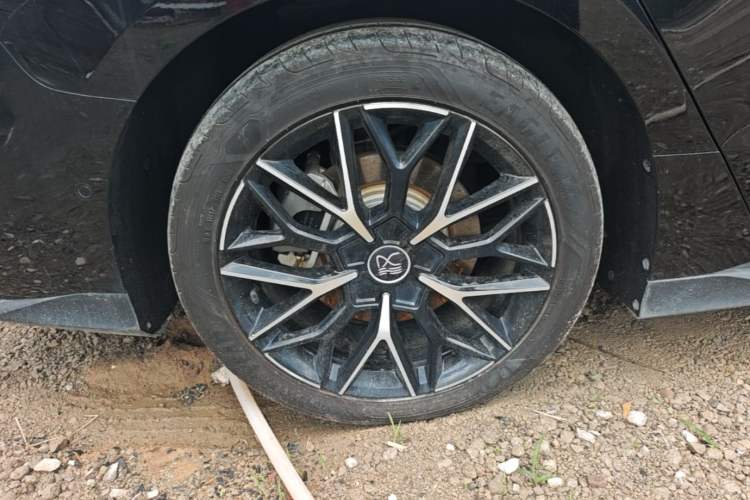 Used BYD Han 2024 EV Glory Edition 610 km All-Wheel Drive "Tian Shen Zhi Jia" Intelligent Driving Model Right Rear Wheel Hub