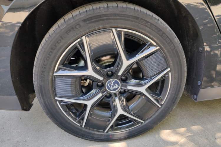Used BYD Han 2024 EV Glory Edition 605KM Front-Wheel-Drive Premium Model Right Rear Wheel Hub