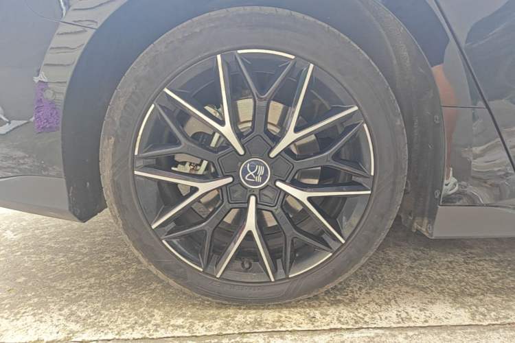 Used BYD Han 2024 EV Glory Edition 610 km All-Wheel Drive "Tian Shen Zhi Jia" Intelligent Driving Model Right Rear Wheel Hub