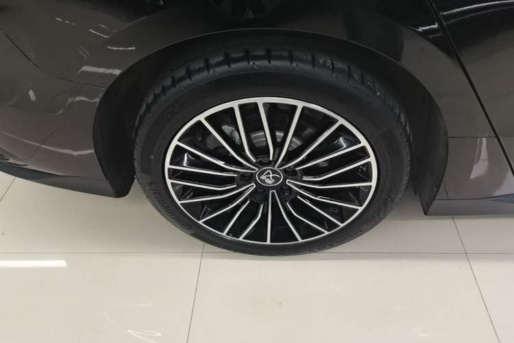 Used BYD Han 2024 DM-i Glory Edition 121KM Prestige Model Right Rear Wheel Hub