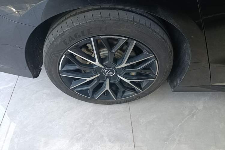 Used BYD Han 2024 EV Glory Edition 610 km All-Wheel Drive "Tian Shen Zhi Jia" Intelligent Driving Model Right Rear Wheel Hub