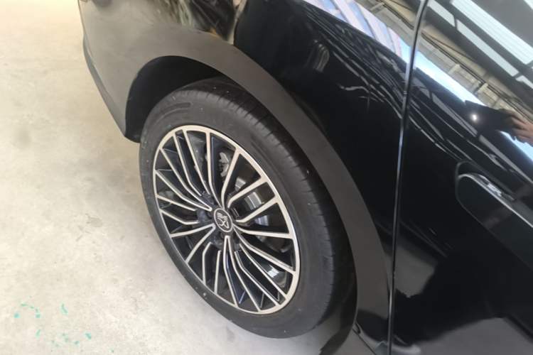 Used BYD Han 2024 EV Glory Edition 506KM Front-Wheel-Drive Premium Model Right Rear Wheel Hub