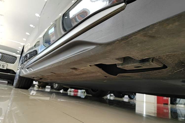 Used BYD Han 2024 EV Glory Edition 506KM Front-Wheel-Drive Premium Model Right Side Sill