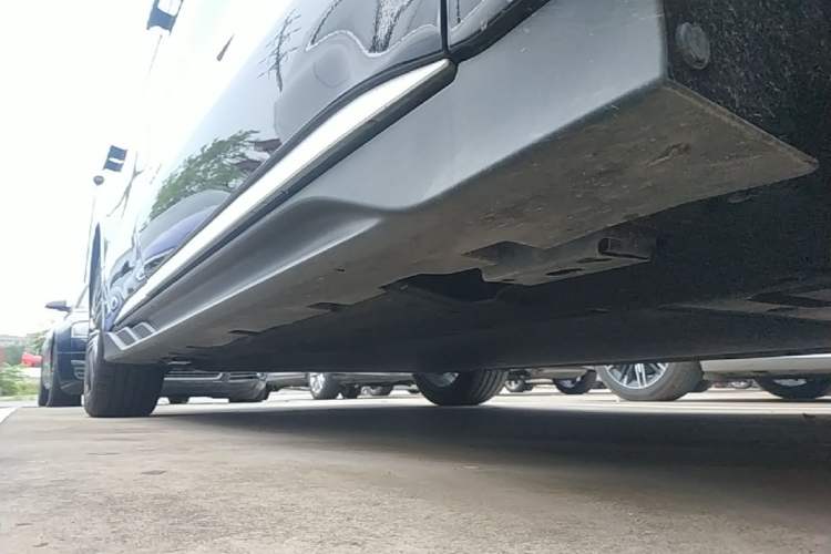 Used BYD Han 2024 EV Glory Edition 506KM Front-Wheel-Drive Premium Model Right Side Sill