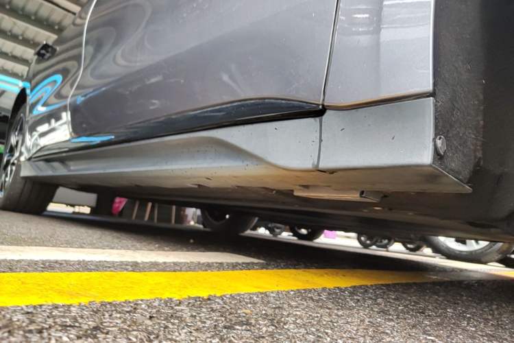 Used BYD Han 2024 EV Glory Edition 605KM Front-Wheel-Drive Premium Model Right Side Sill