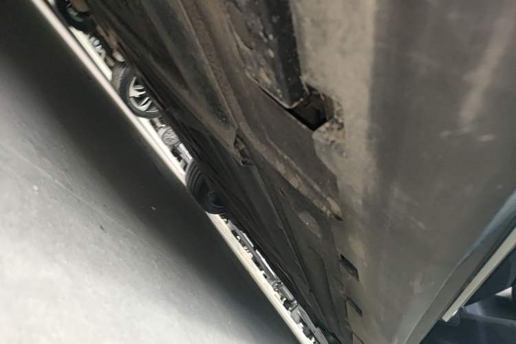 Used BYD Han 2024 EV Glory Edition 605KM Front-Wheel-Drive Premium Model Right Side Sill
