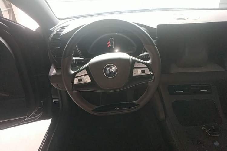 Used BYD Han 2024 DM-i Glory Edition 121KM Prestige Model Steering Wheel